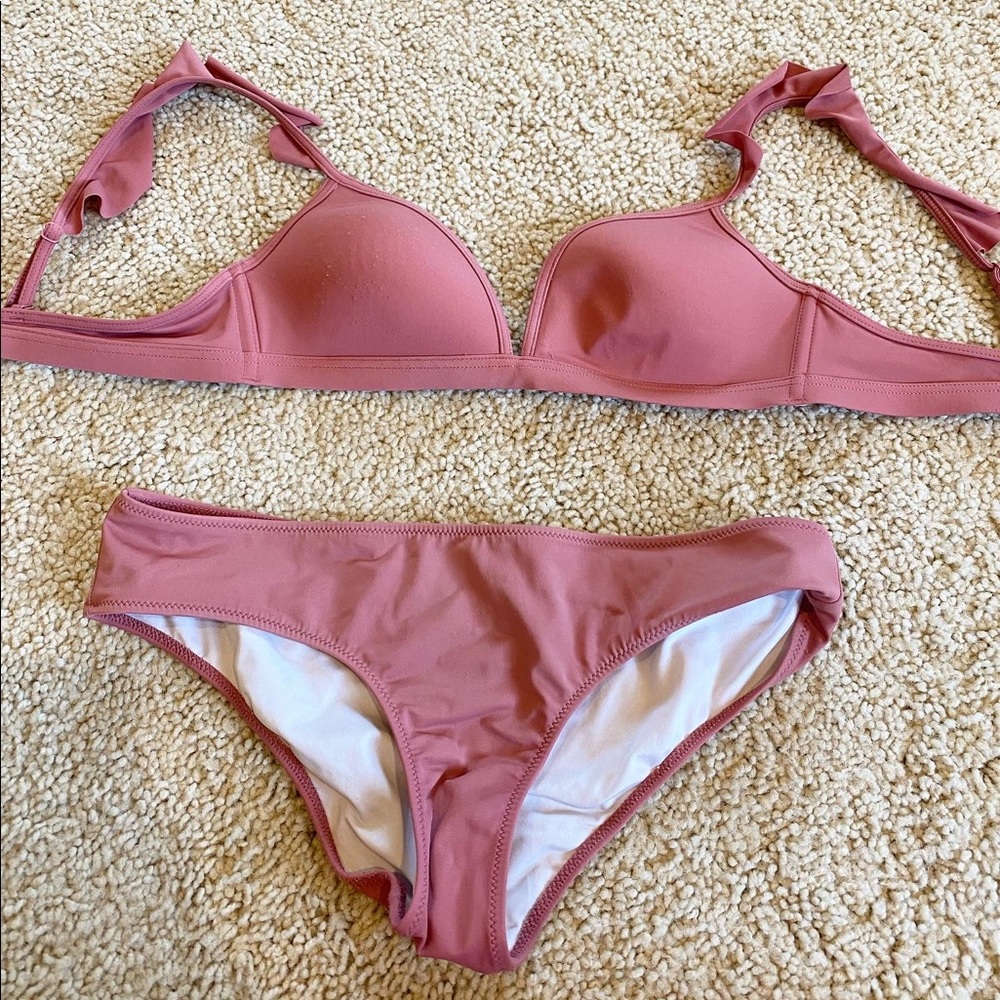 Victoria’s Secret pink ruffled swimsuit !